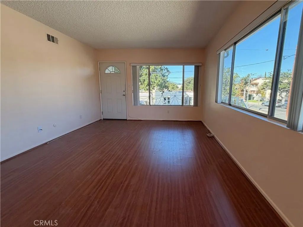 Photo of 802 Fischer St #B, Glendale, CA 91205 (MLS # SR26050426)