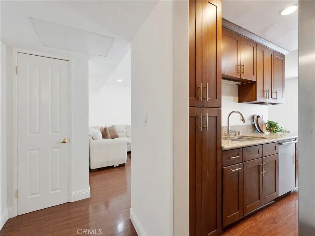 Photo of 5343 Yarmouth Avenue #201, Encino, CA 91316 (MLS # SR26077156)