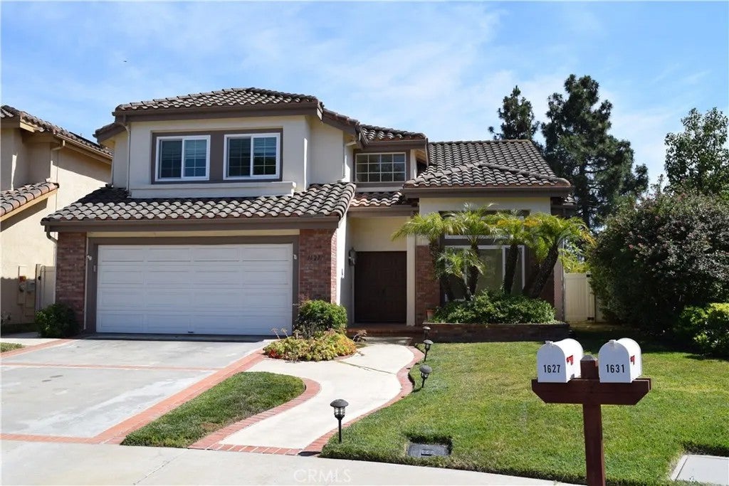 Photo of 1627 Dawson Drive, Vista, CA 92081 (MLS # SW26112843)