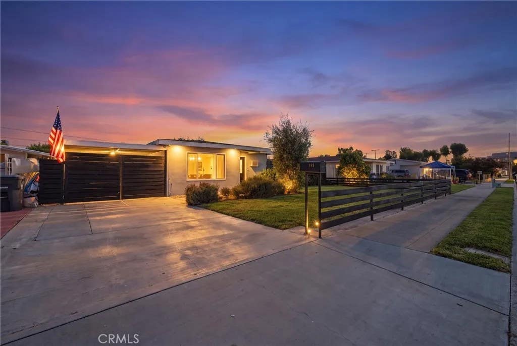Photo of 179 N Donneybrooke Street, Orange, CA 92868 (MLS # IV26185692)