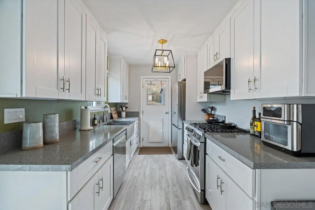 Photo of 9126 Heatherdale St, Santee, CA 92071 (MLS # 250040667)