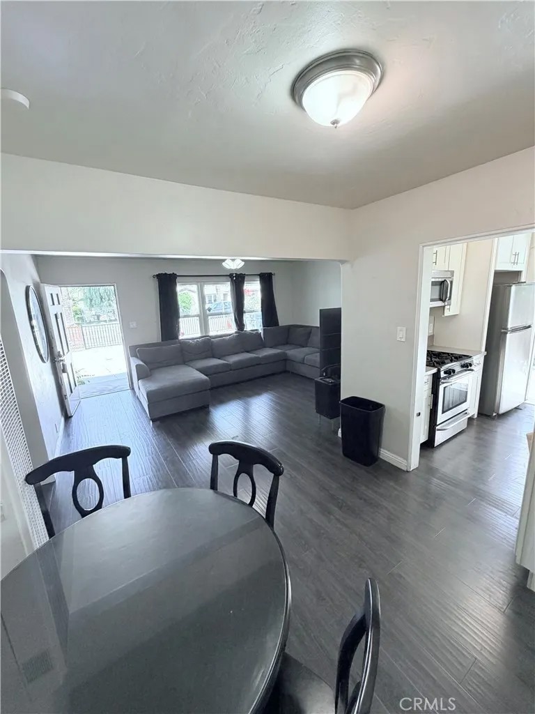 923 S Vine
