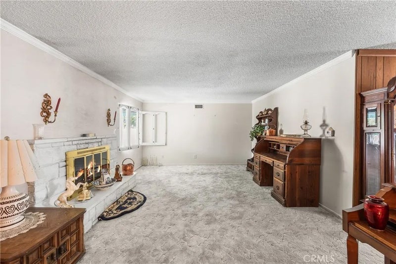 1152 E Avenue J1