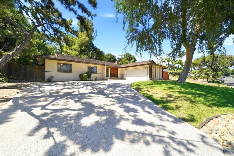 19913 E Rambling Road