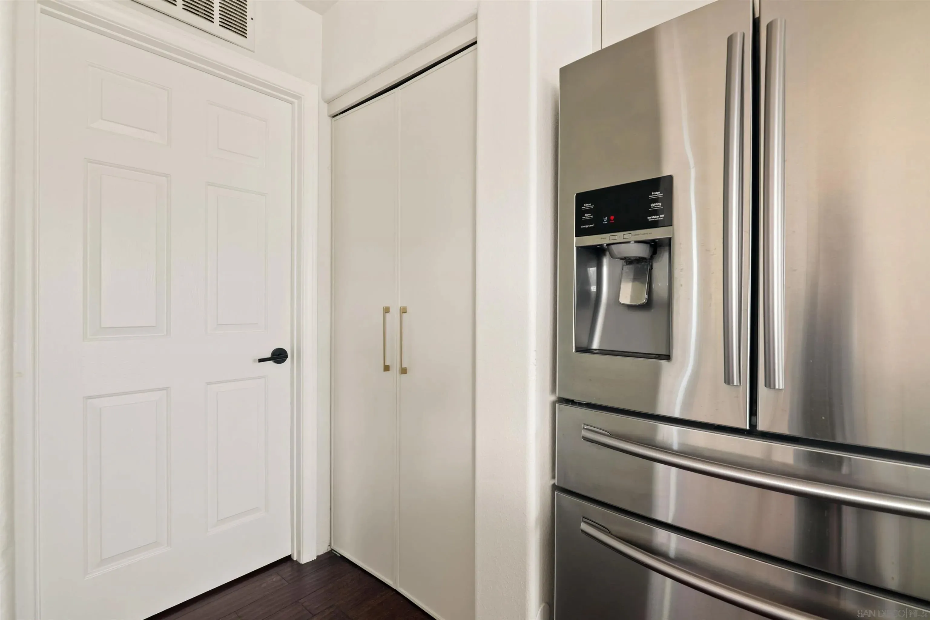 San Diego, California 92109, United States, 3 Bedrooms Bedrooms, ,3 BathroomsBathrooms,Residential,Active,216443