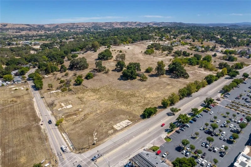2115 El Camino Real