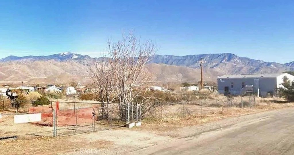 Photo of 8501 Star Brite Ct, Mountain Mesa, CA 93240 (MLS # DW26095076)