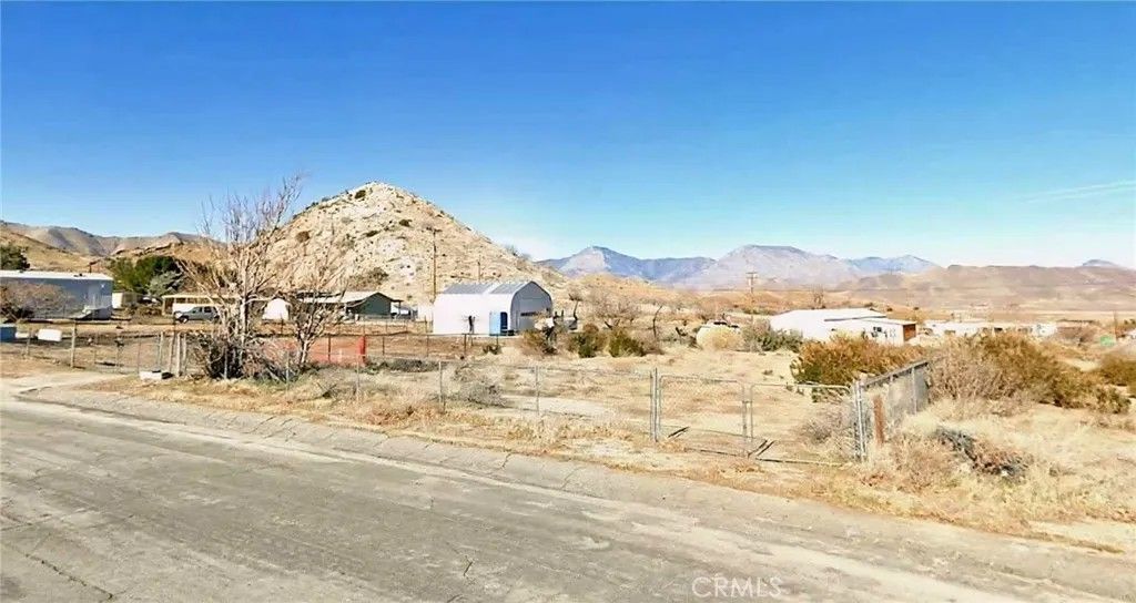 Photo of 8501 Star Brite Ct, Mountain Mesa, CA 93240 (MLS # DW26095076)