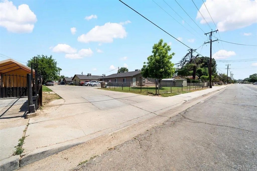 Photo of 326 Beardsley Avenue, Bakersfield, CA 93308 (MLS # PTP2600888)