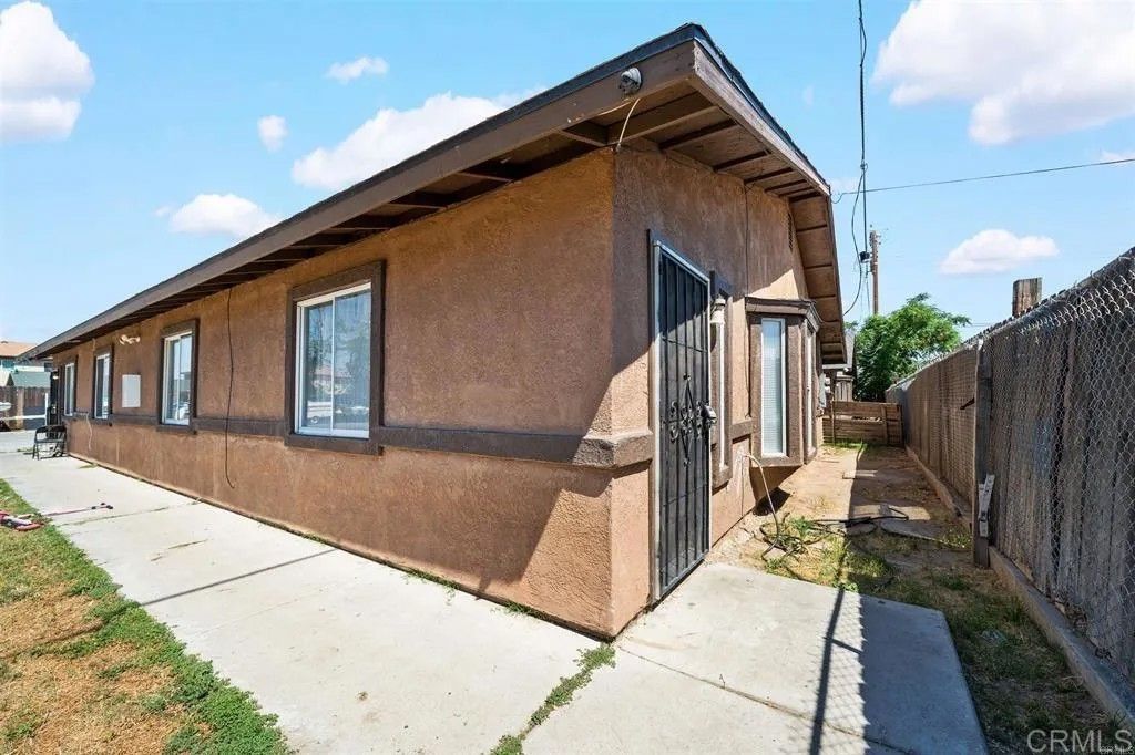 Photo of 326 Beardsley Avenue, Bakersfield, CA 93308 (MLS # PTP2600888)