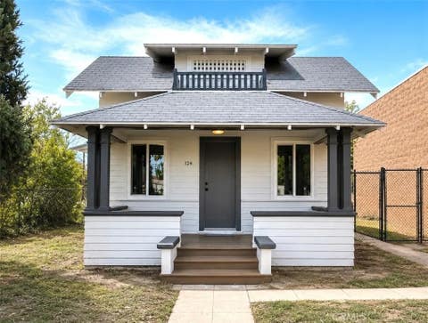 Photo of 124 S Olive Ave, Rialto, CA 92376 (MLS # IG26129138)