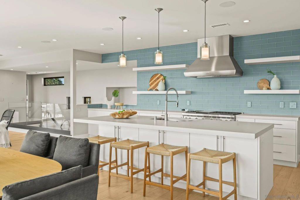 Photo of 1505 Loring St, San Diego, CA 92109 (MLS # 250043797)