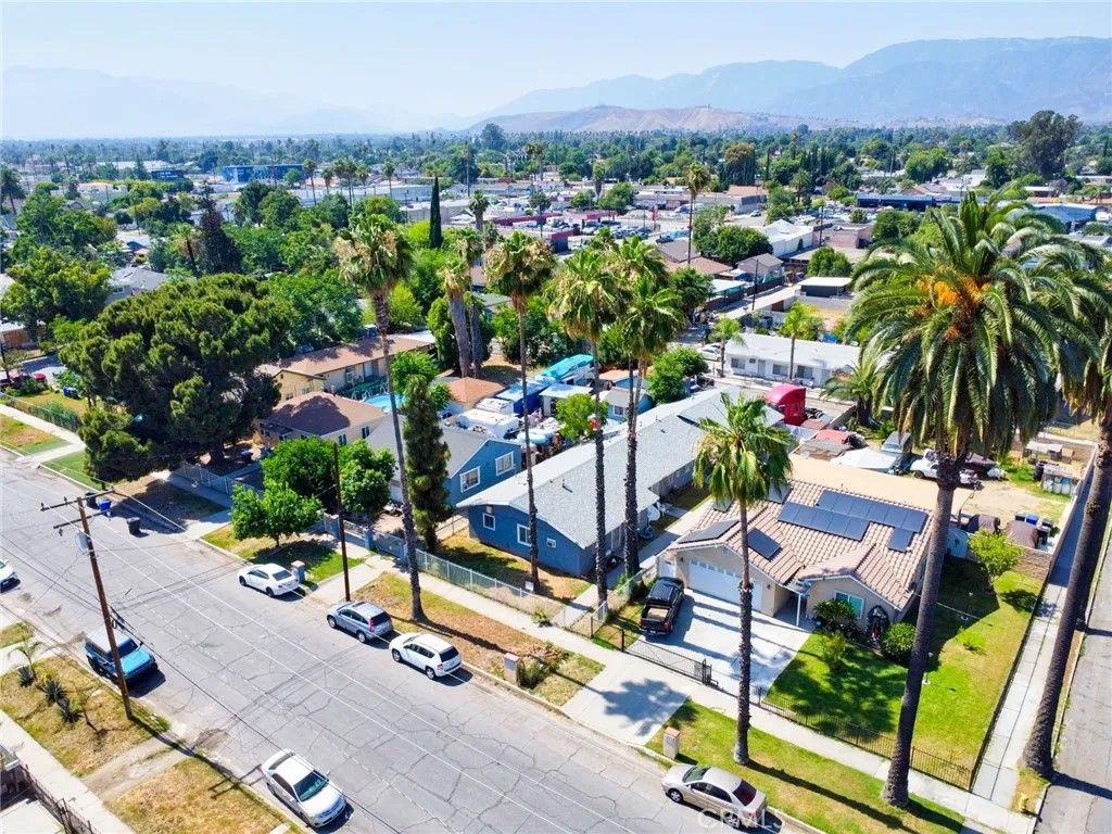 Photo of 188 E 11th Street, San Bernardino, CA 92410 (MLS # TR26077192)