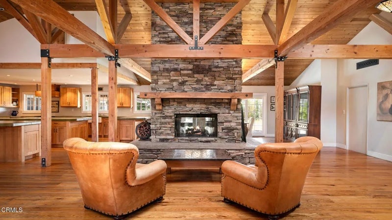 2591 Deer Hill Lane