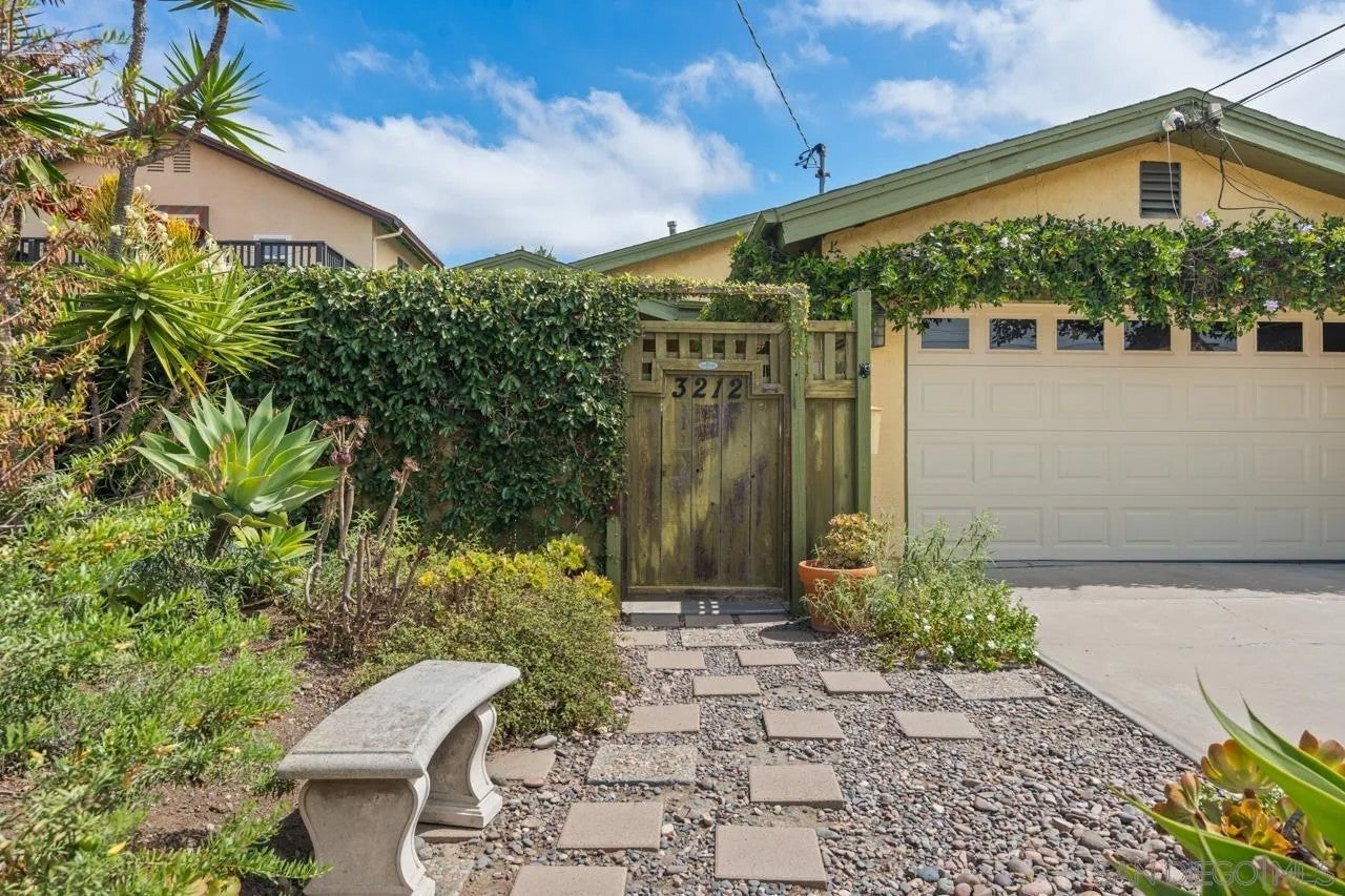 3212 N Mountain View Dr