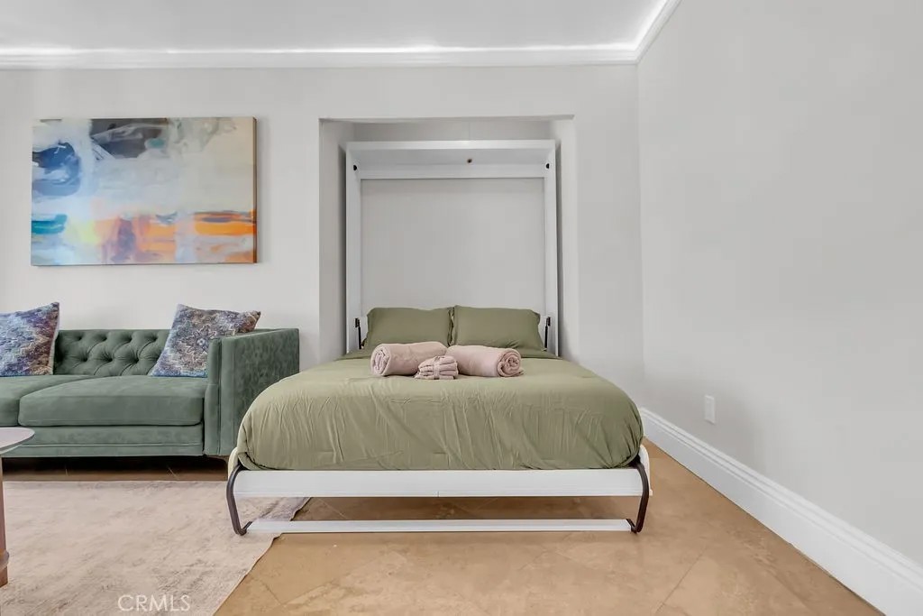 315 W 3rd 512