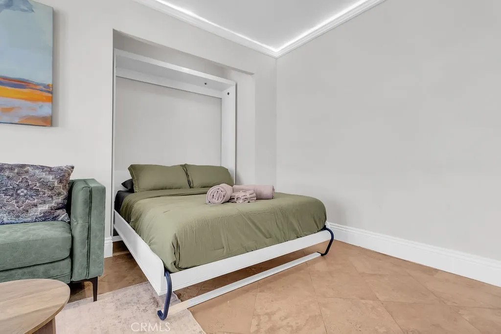 315 W 3rd 512