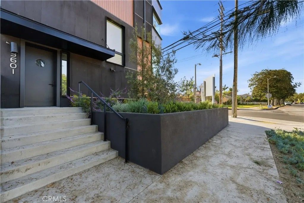 Photo of 3601 Mclaughlin Avenue, Los Angeles, CA 90066 (MLS # LG26053836)
