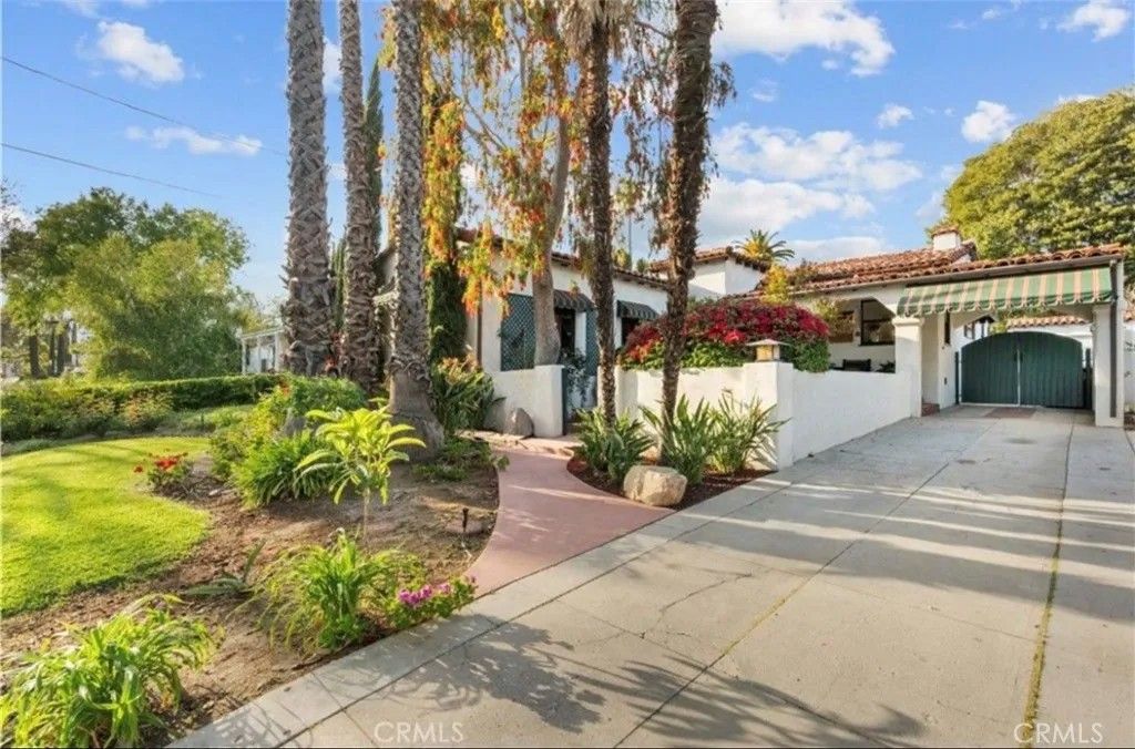 Photo of 919 W Kenneth Rd, Glendale, CA 91202 (MLS # GD26010967)