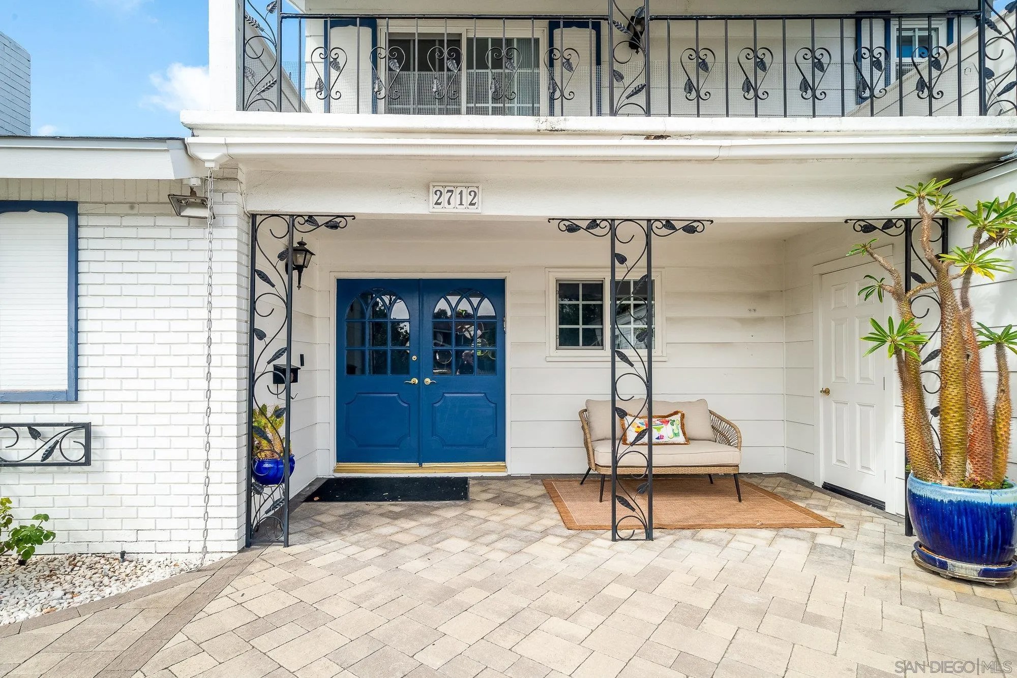 2712 Angell Ave