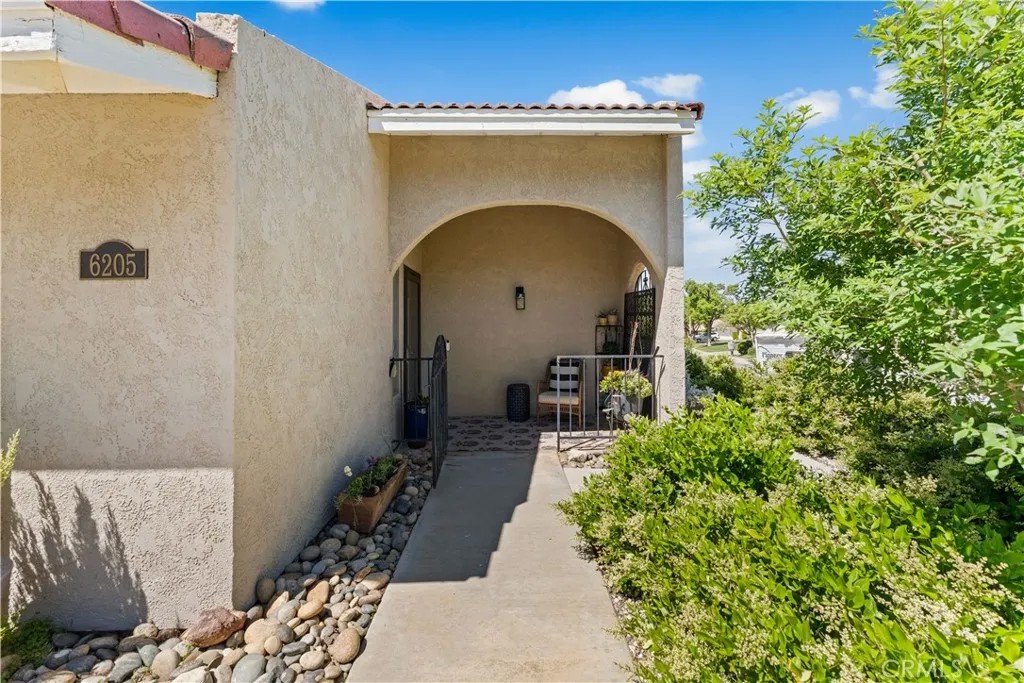 6205 Corinthian Pl