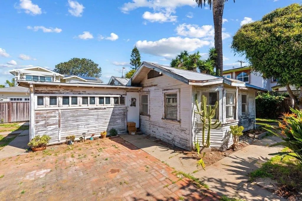 Photo of 940 Hermes Avenue, Encinitas, CA 92024 (MLS # NDP2602996)