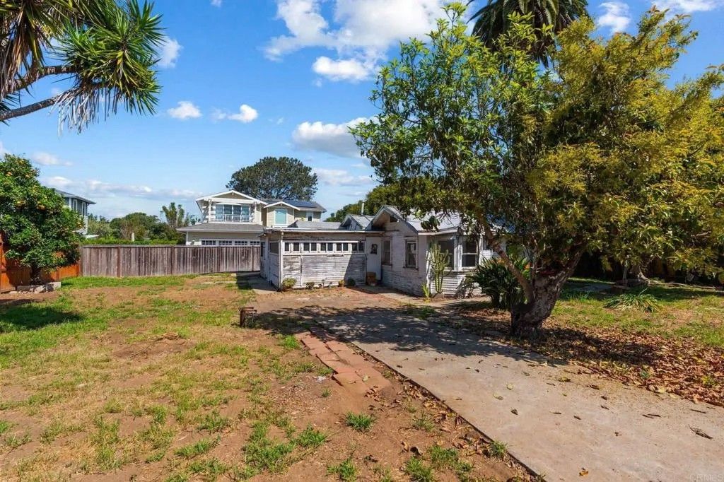 Photo of 940 Hermes Avenue, Encinitas, CA 92024 (MLS # NDP2602996)