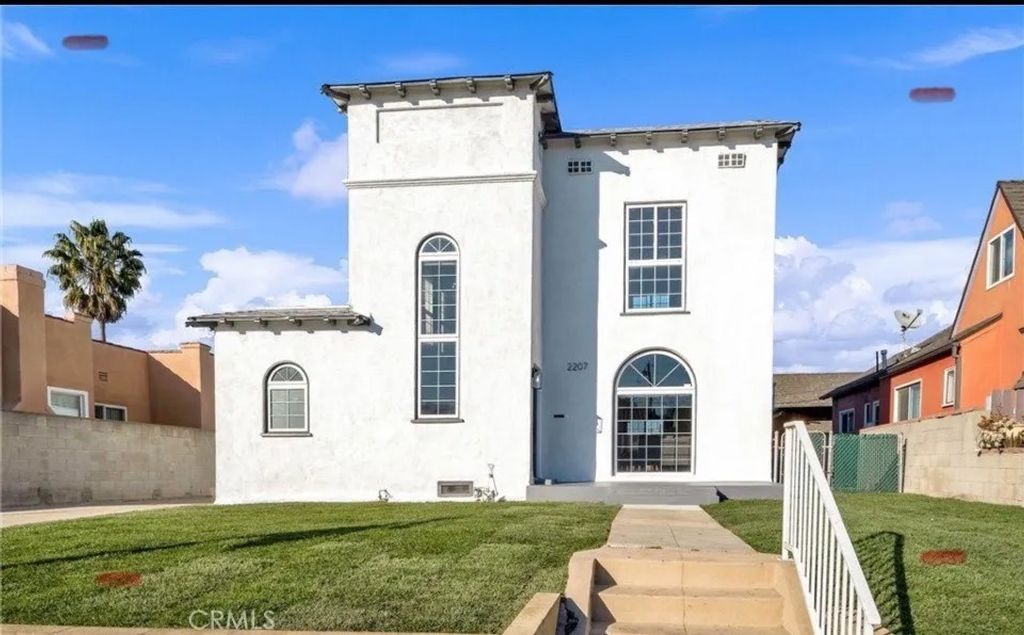 Photo of 2207 W 78th Pl, Inglewood, CA 90305 (MLS # CV26047932)