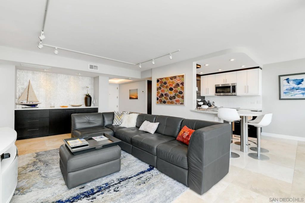 Photo of 1760 Avenida del Mundo #510, Coronado, CA 92118 (MLS # 260012222)