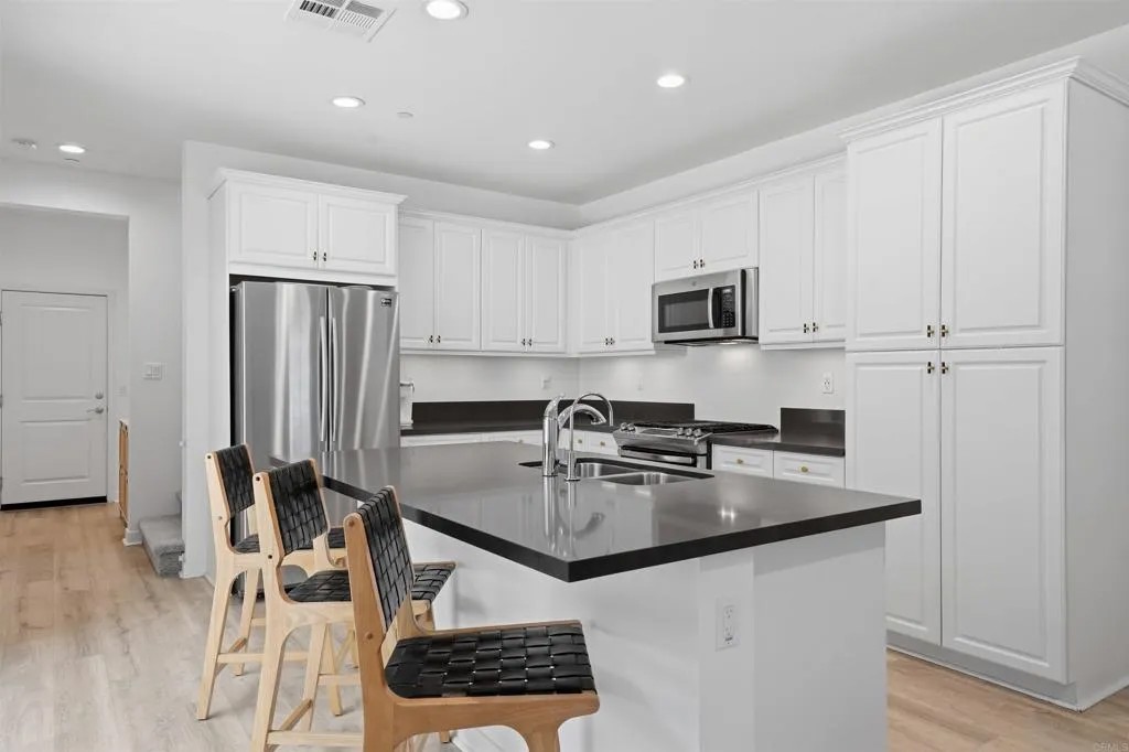 1190 Camino Prado