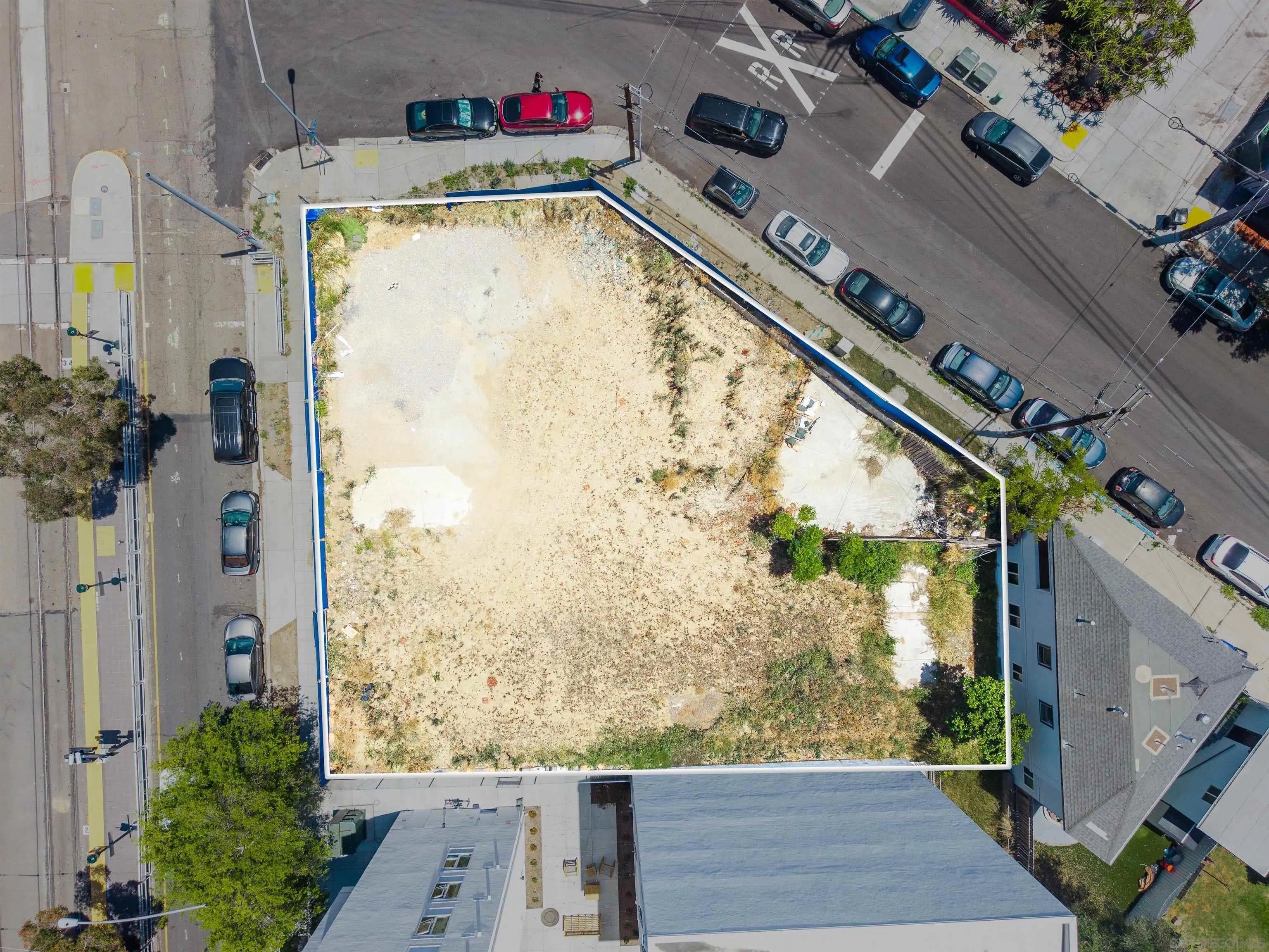 2575-81 Commercial Street 9