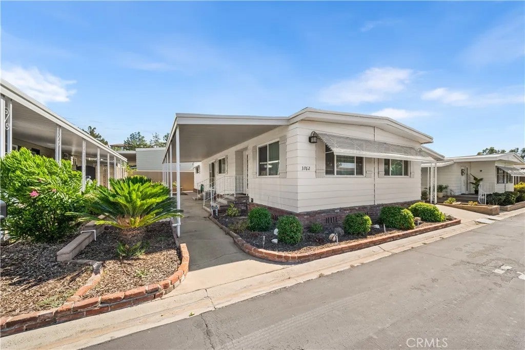 3762 Lake Crest