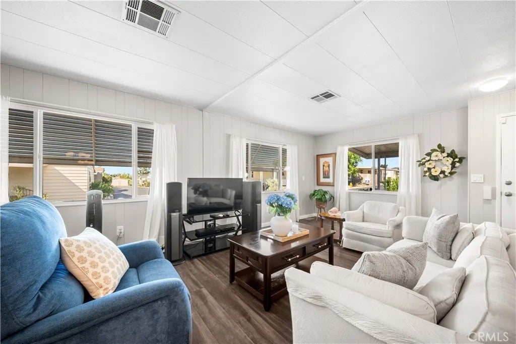 3762 Lake Crest