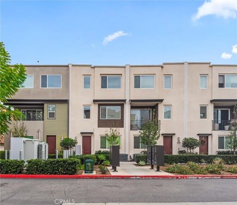 Photo of 18443 Montage Ln, Northridge, CA 91324 (MLS # WS26028555)