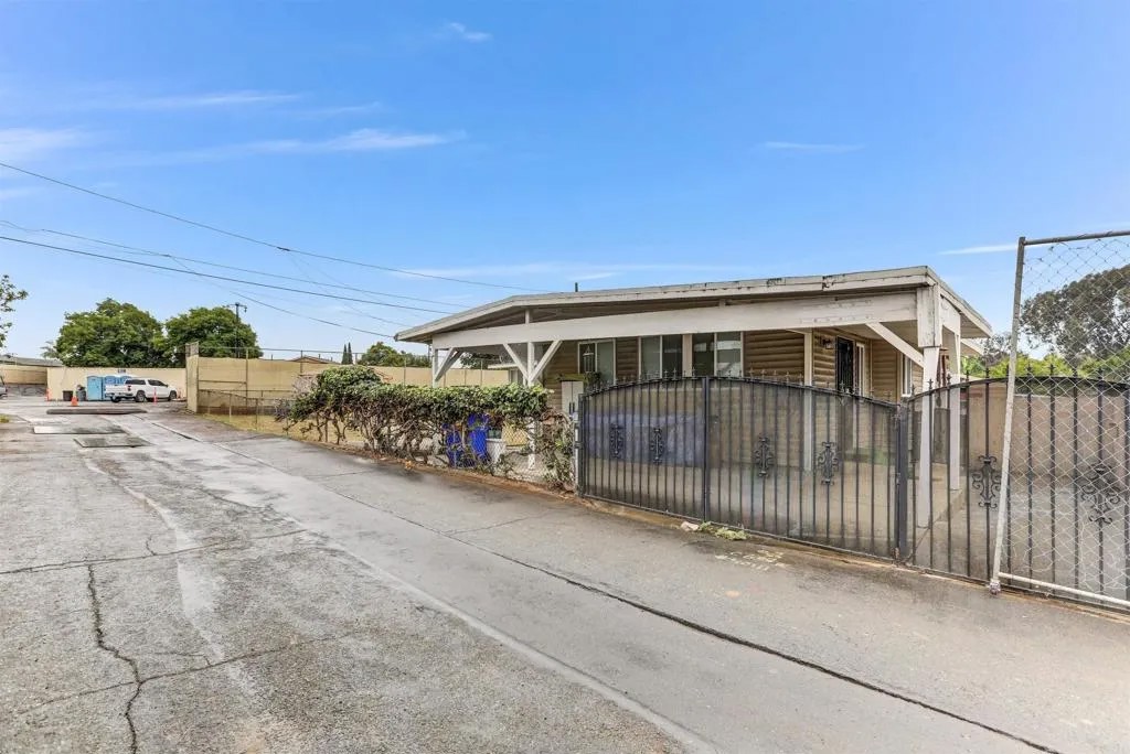 737 44th Street