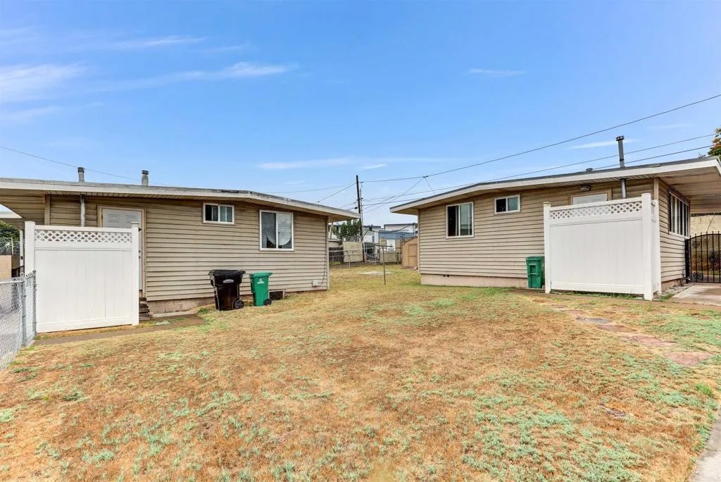 737 44th Street