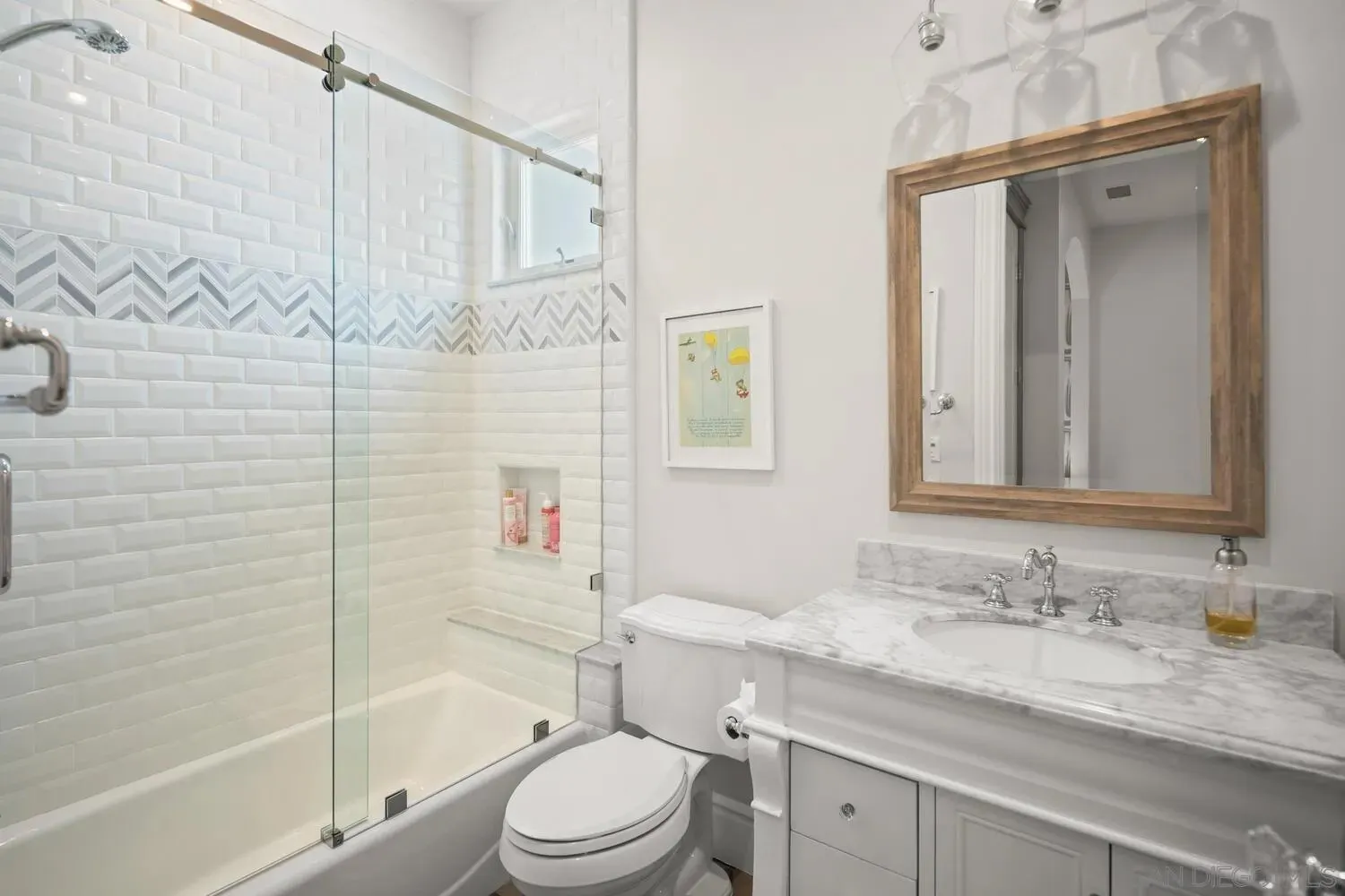 Coronado, California 92118, United States, 5 Bedrooms Bedrooms, ,6 BathroomsBathrooms,Residential,Pending,233110