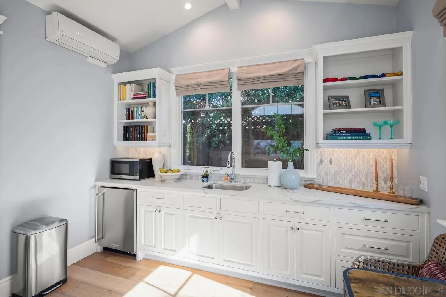 Coronado, California 92118, United States, 5 Bedrooms Bedrooms, ,6 BathroomsBathrooms,Residential,Pending,233110