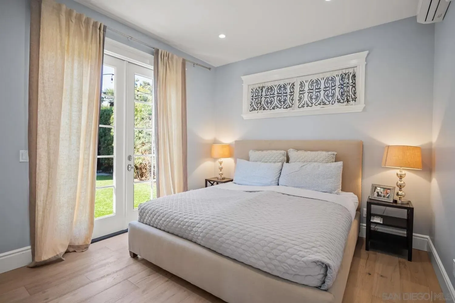 Coronado, California 92118, United States, 5 Bedrooms Bedrooms, ,6 BathroomsBathrooms,Residential,Pending,233110