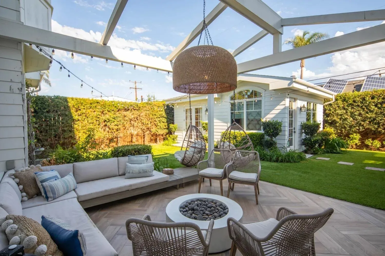 Coronado, California 92118, United States, 5 Bedrooms Bedrooms, ,6 BathroomsBathrooms,Residential,Pending,233110