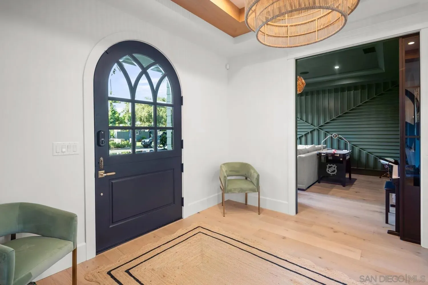 Coronado, California 92118, United States, 5 Bedrooms Bedrooms, ,6 BathroomsBathrooms,Residential,Pending,233110