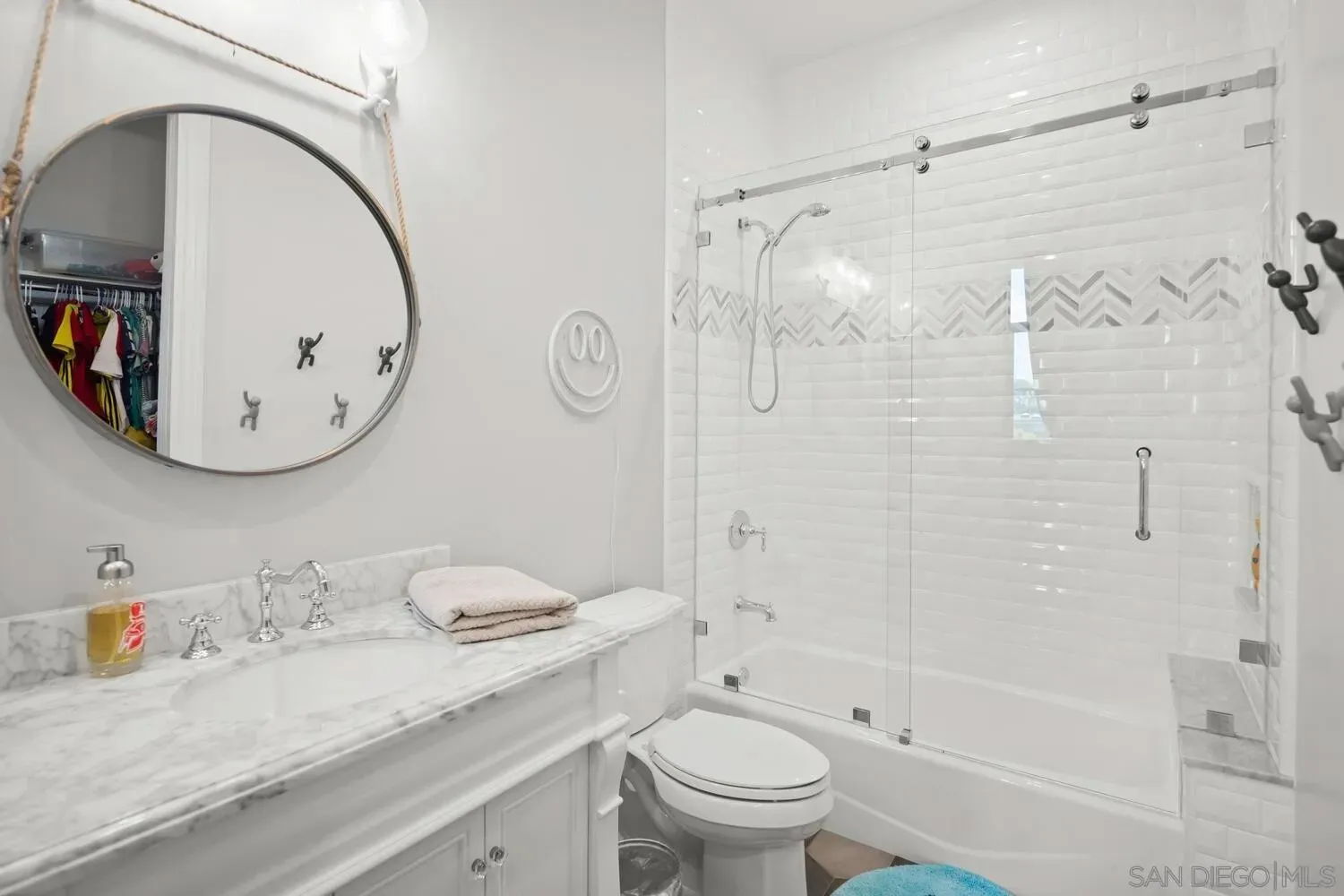 Coronado, California 92118, United States, 5 Bedrooms Bedrooms, ,6 BathroomsBathrooms,Residential,Pending,233110