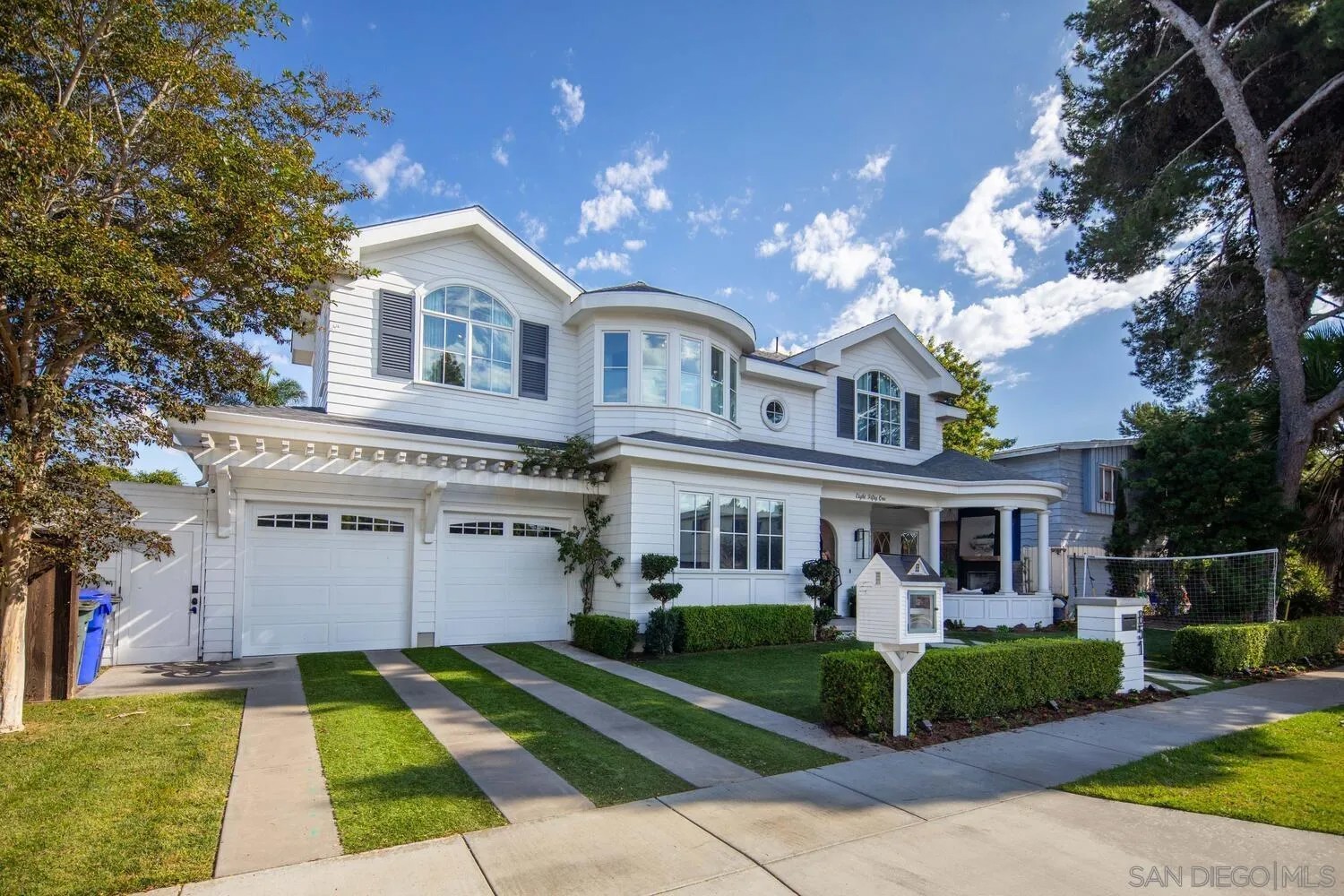 851 Coronado Avenue