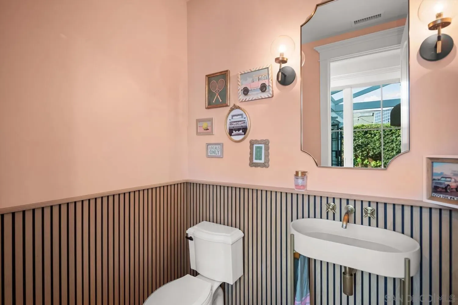 Coronado, California 92118, United States, 5 Bedrooms Bedrooms, ,6 BathroomsBathrooms,Residential,Pending,233110