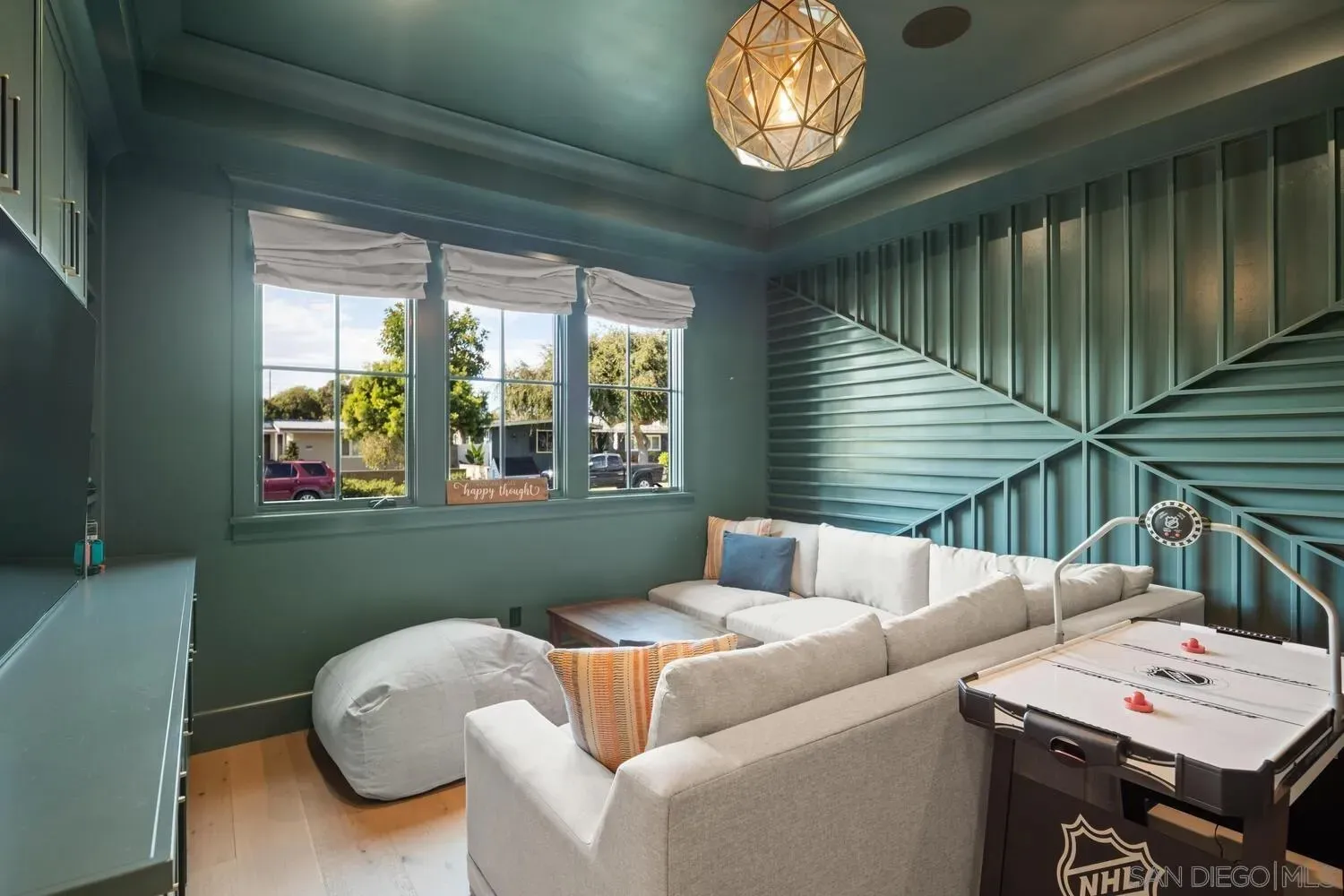 Coronado, California 92118, United States, 5 Bedrooms Bedrooms, ,6 BathroomsBathrooms,Residential,Pending,233110