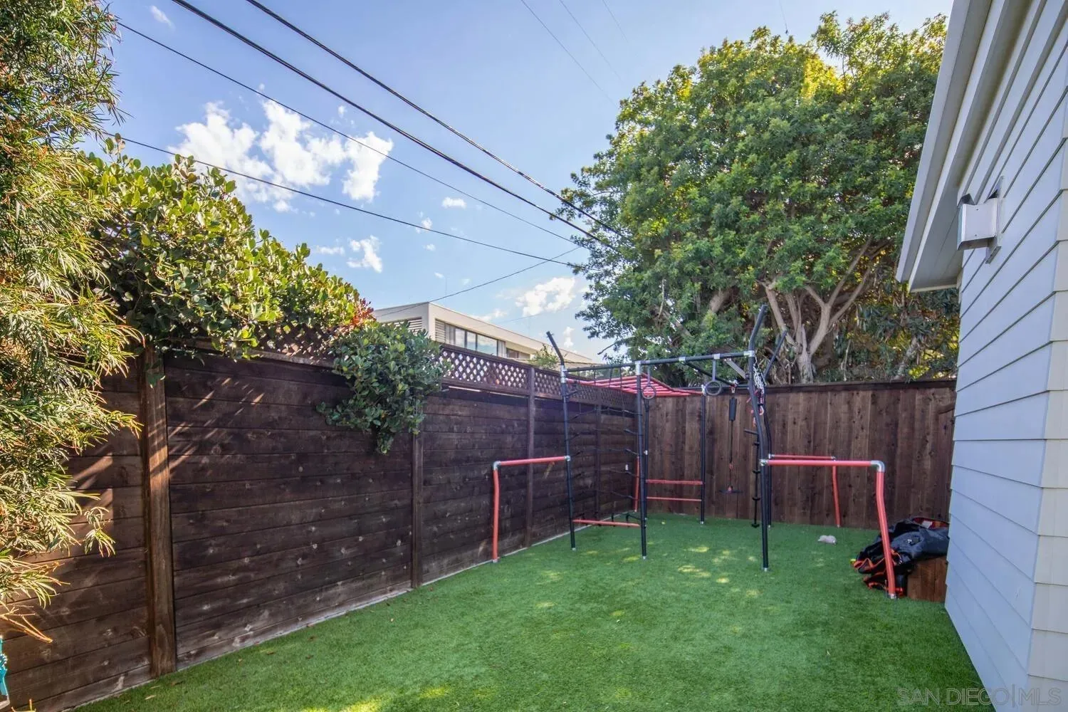 Coronado, California 92118, United States, 5 Bedrooms Bedrooms, ,6 BathroomsBathrooms,Residential,Pending,233110