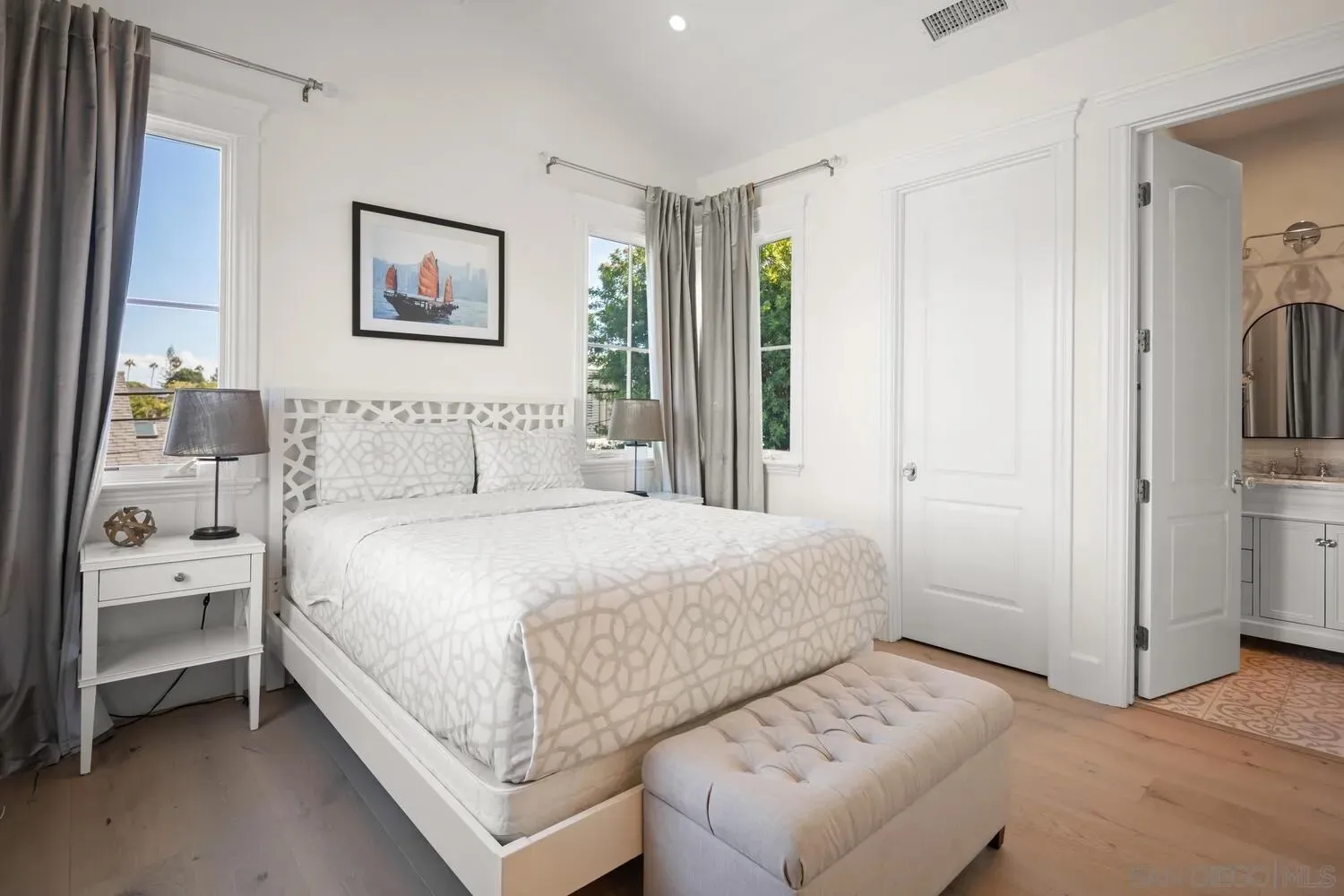 Coronado, California 92118, United States, 5 Bedrooms Bedrooms, ,6 BathroomsBathrooms,Residential,Pending,233110