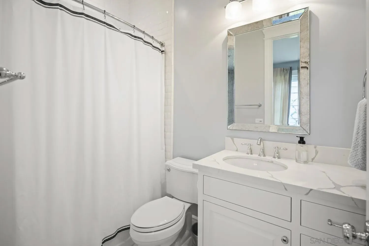 Coronado, California 92118, United States, 5 Bedrooms Bedrooms, ,6 BathroomsBathrooms,Residential,Pending,233110