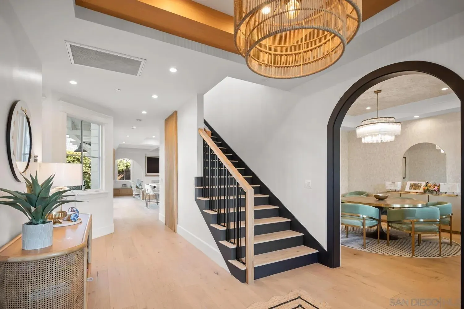 Coronado, California 92118, United States, 5 Bedrooms Bedrooms, ,6 BathroomsBathrooms,Residential,Pending,233110