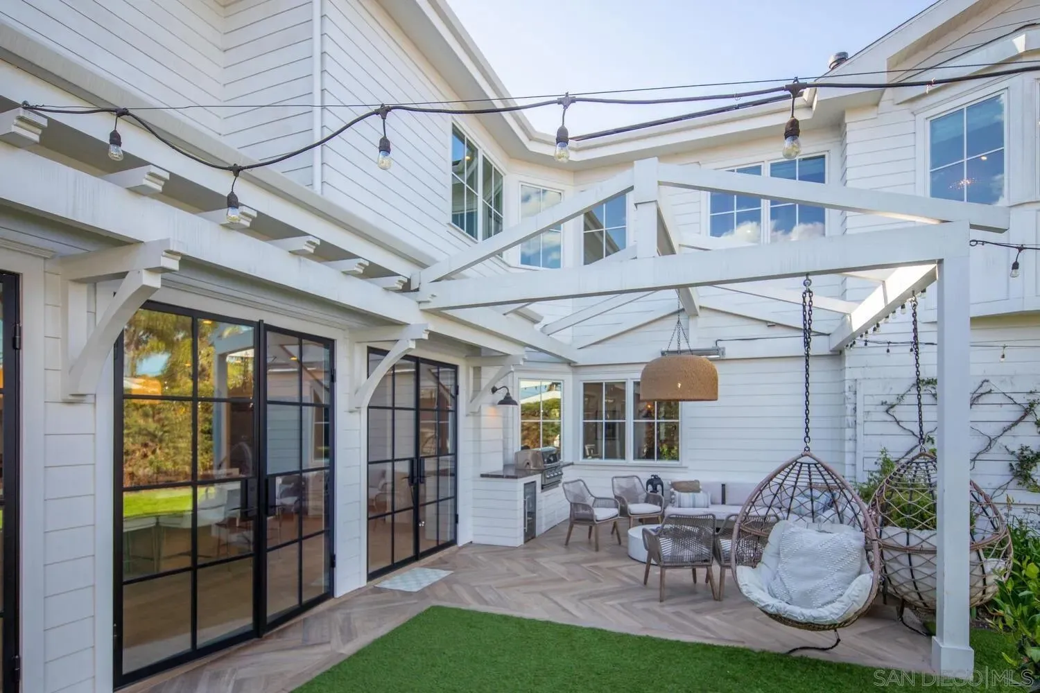 Coronado, California 92118, United States, 5 Bedrooms Bedrooms, ,6 BathroomsBathrooms,Residential,Pending,233110